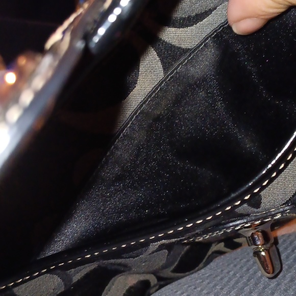 Coach signature c turnlock wristlet - Picture 2 of 3